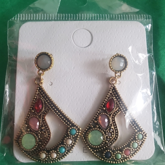 NIP earrings - Picture 3 of 4